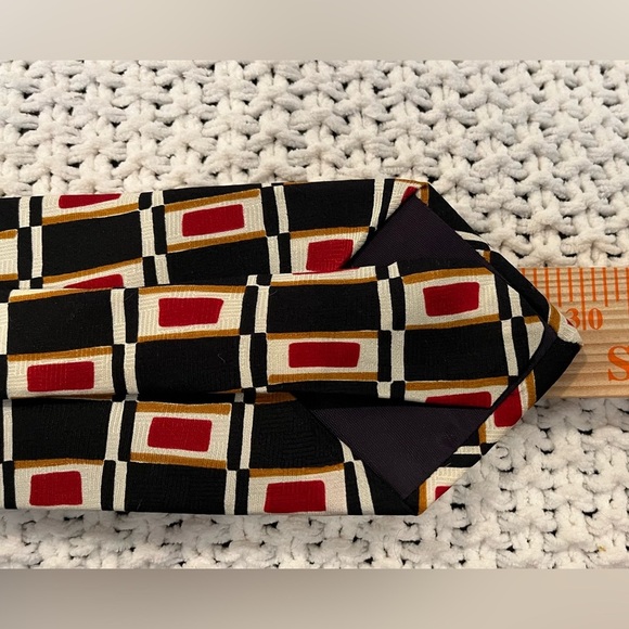 Lands End Men’s Neck Tie 100% Silk Hand Sewn, Black w/Red/Gold/Ivory; 60" x 3.5" - Picture 7 of 7